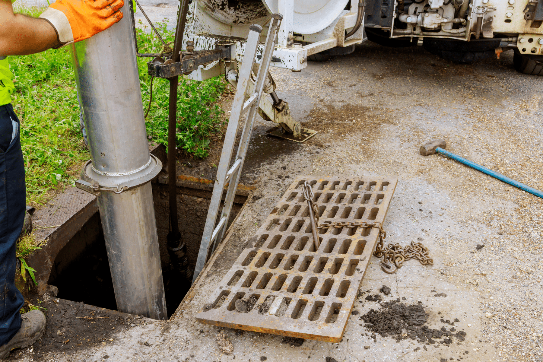 Sewer Repair vs. Sewer Replacement: Making the Right Choice